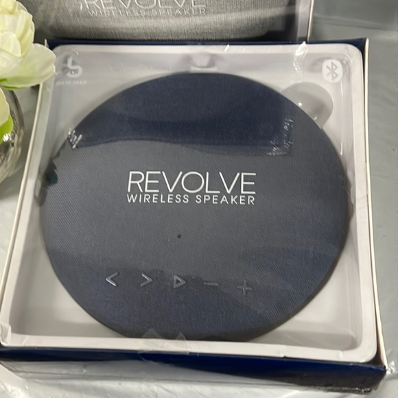 NIB - Bass Jaxx Revolve wireless bluetooth speaker - Blue and Gray - Picture 4 of 6